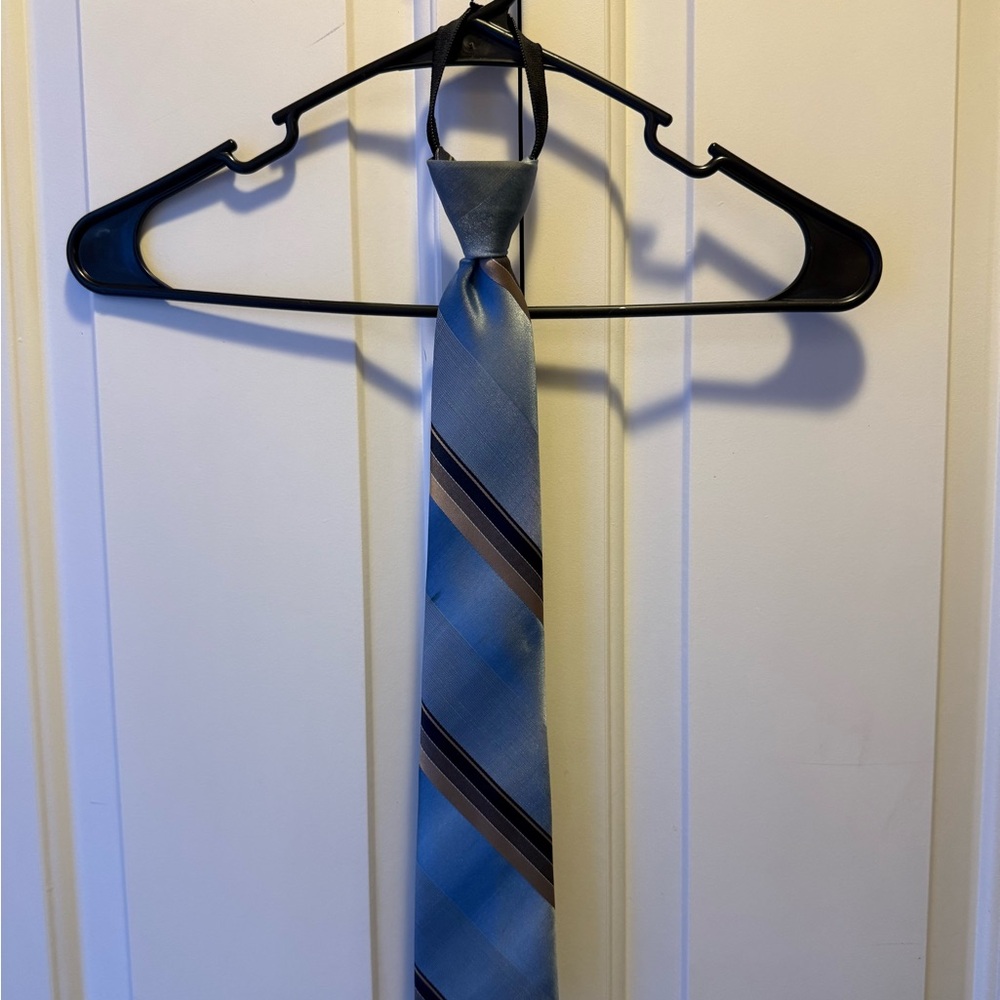 Elegant Blue Striped Men's Tie